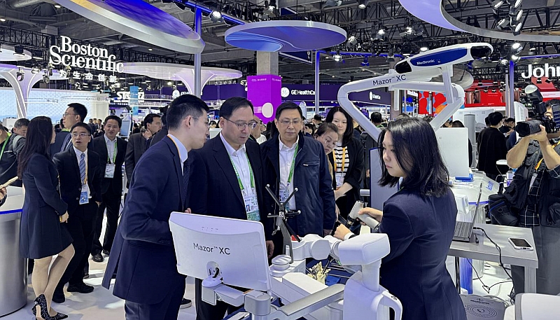 省贸促会领导参观第八届进博会 增进与跨国公司、境外机构交流合作